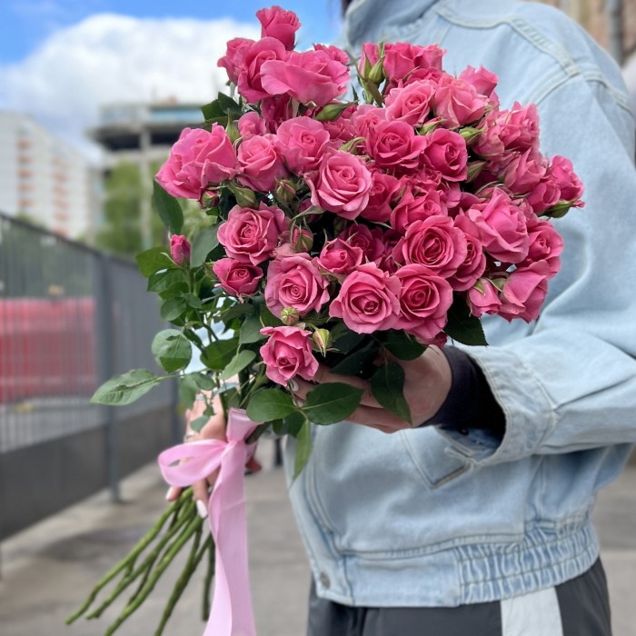 11 кустовых роз Эйлин 70 см