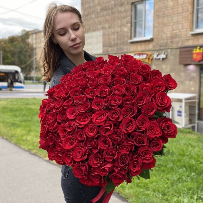 Цена срезных роз в Москве