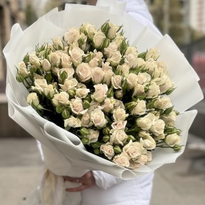 15 кустовых роз Роял Порцелина 80 см 15 кустовых роз Роял Порцелина 80 см