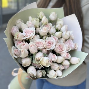 15 пионовидных кустовых роз Свит Блоссом 15 пионовидных кустовых роз Свит Блоссом
