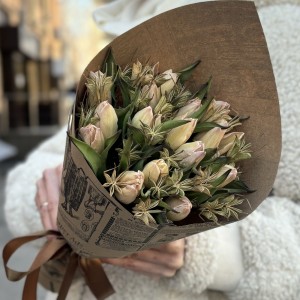15 тюльпанов Мокко с нигеллой 15 тюльпанов Мокко с нигеллой