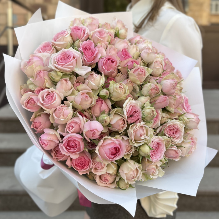 25 розовых кустовых роз Динара 40 см