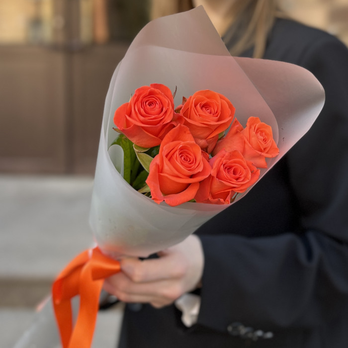 5 оранжевых роз Вау 50 см