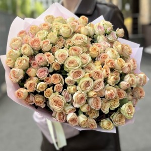 25 кремово-розовых кустовых роз Азор 50 см 25 кремово-розовых кустовых роз Азор 50 см