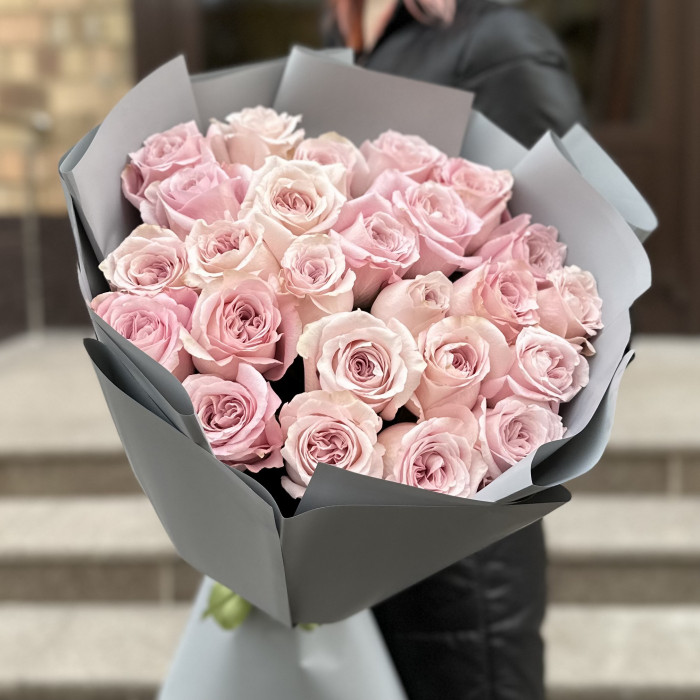 25 розовых роз Свит фор Лав