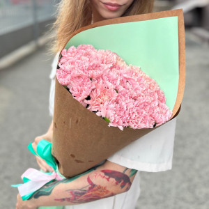 25 светло-розовых гвоздик