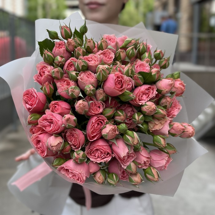 9 кустовых пионовидных роз Спешел Дайменшн 50см