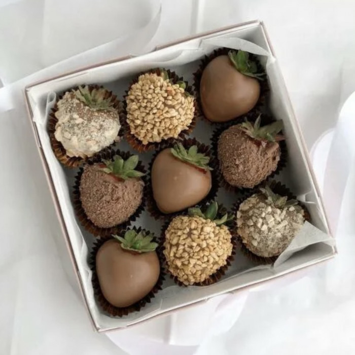 Клубничный бокс клубника с орехами