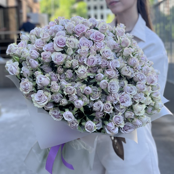 101 сиреневая кустовая роза Сильвер Шедоу 40 см