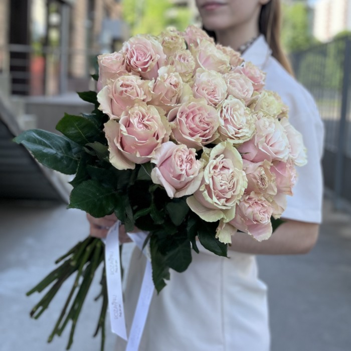 25 роз Пинк Мондиаль 70 см
