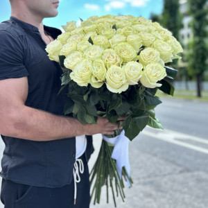 51 белая роза Мондиаль 70 см