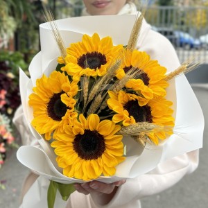 5 подсолнухов с колосьями пшеницы 5 подсолнухов с колосьями пшеницы