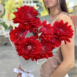 7 красных георгин 7 красных георгин
