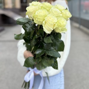 9 белых роз Мондиаль 80 см 9 белых роз Мондиаль 80 см