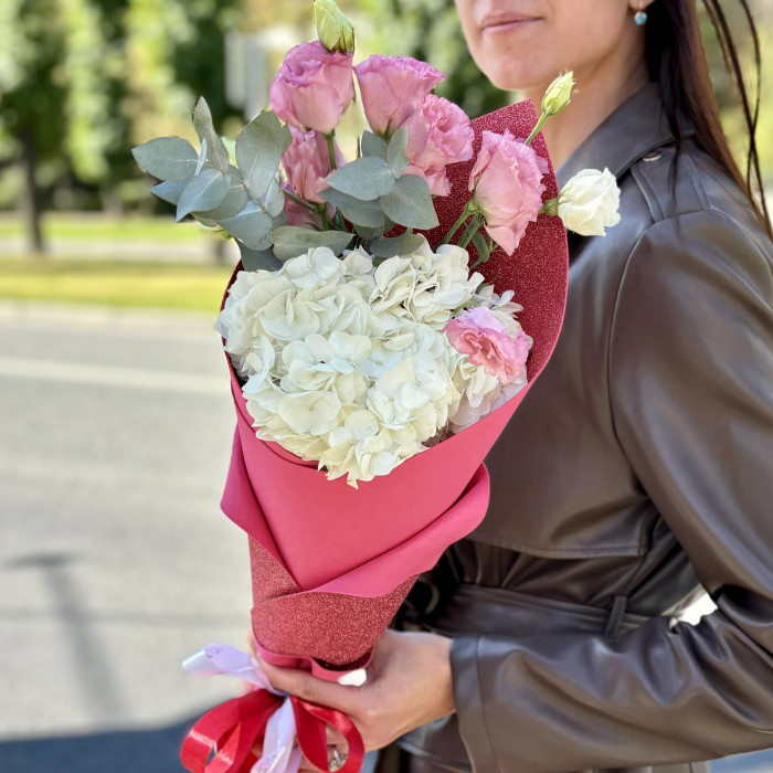 Букет для девочки с гортензией