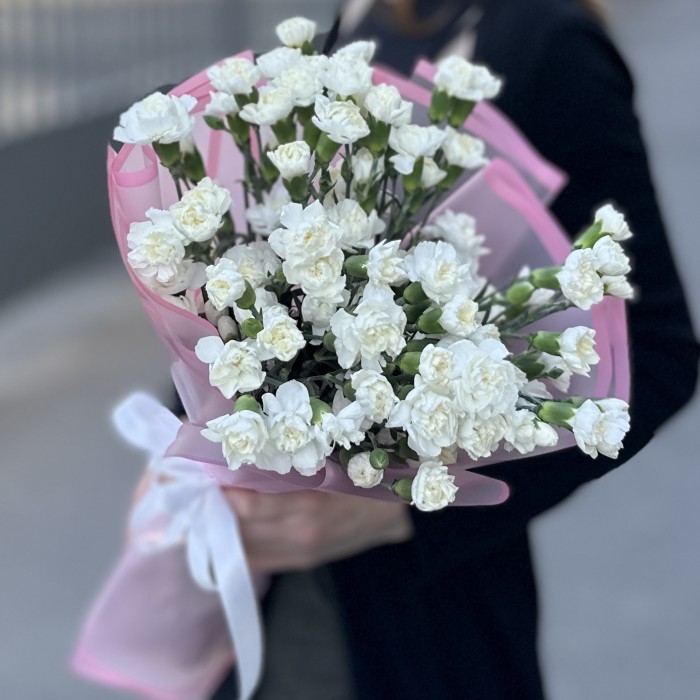 Букет из 25 белых кустовых гвоздик