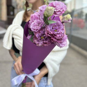 3 лавандовые махровые эустомы
