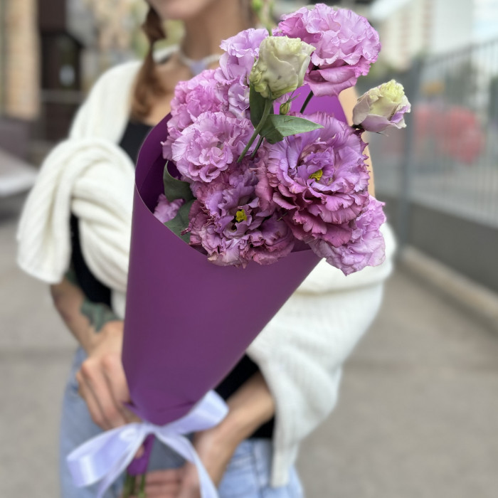 3 лавандовые махровые эустомы