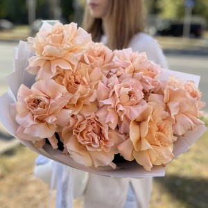 Букет из 9 пышных абрикосовых роз Принцес Краун Букет из 9 пышных абрикосовых роз Принцес Краун