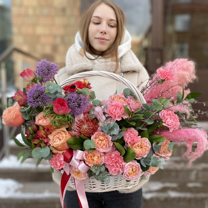 Композиция с пионовидными розами Яркая мечта