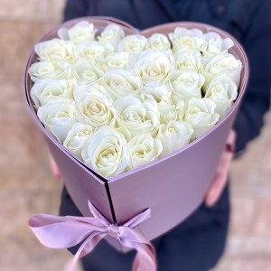 Белые розы в сердце-шкатулке Белые розы в сердце-шкатулке