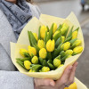 25 желтых тюльпанов