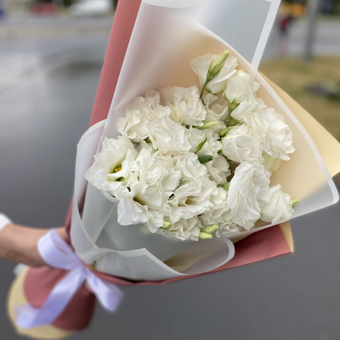 Букет махровых белых Эустом