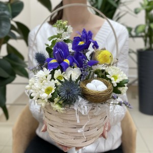 Пасхальная композиция с ирисами Пасхальная композиция с ирисами