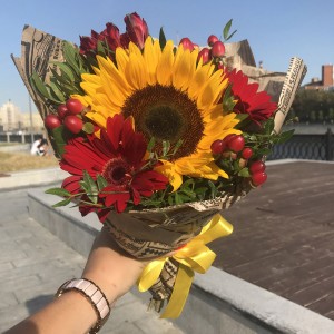 Минибукет подсолнухов Минибукет подсолнухов