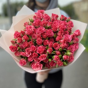 Букет из 25 кустовых роз Pink flash 50см Букет из 25 кустовых роз Pink flash 50см