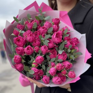Пионовидные розы Перпл тамбурин с эвкалиптом Пионовидные розы Перпл тамбурин с эвкалиптом