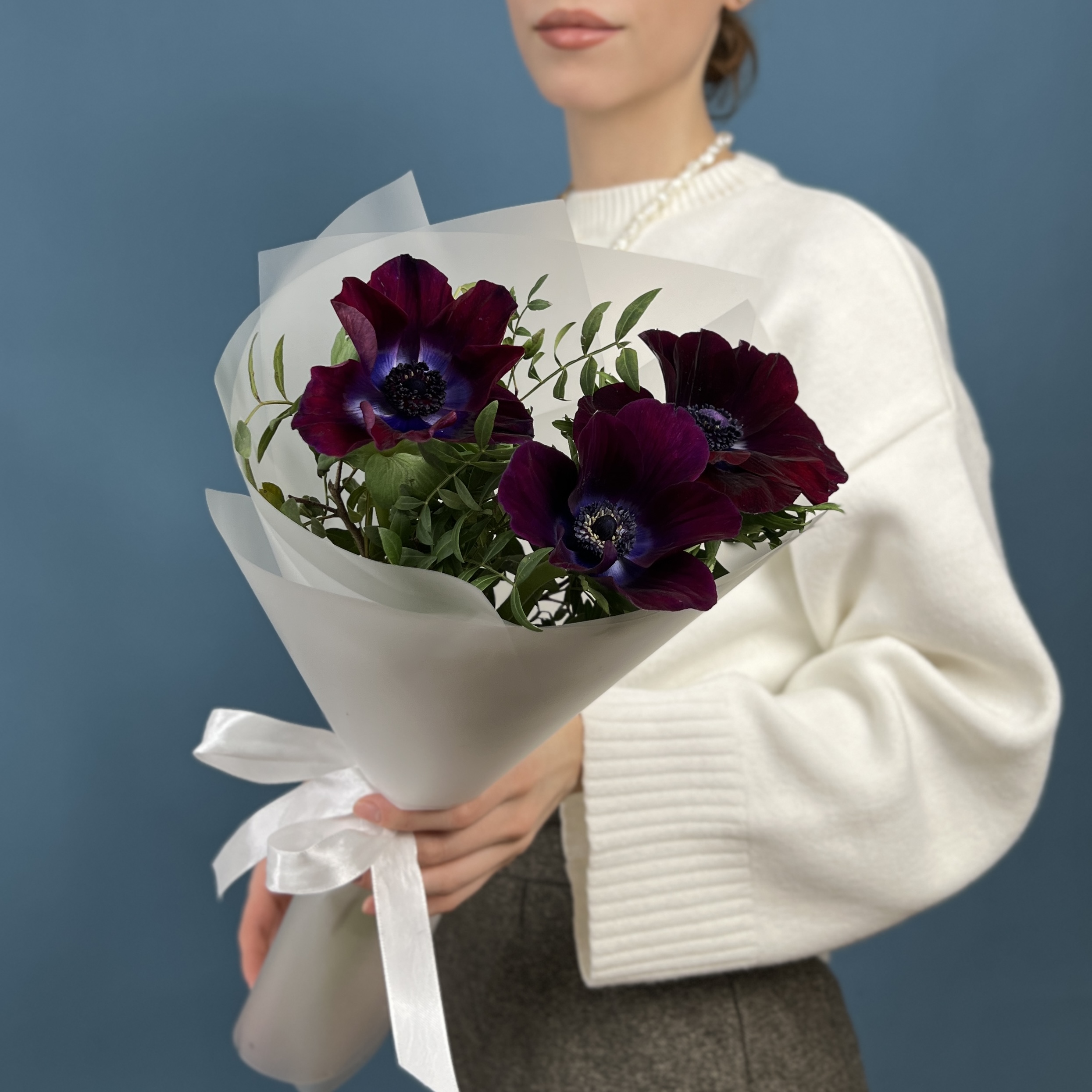 3 фиолетовых анемона