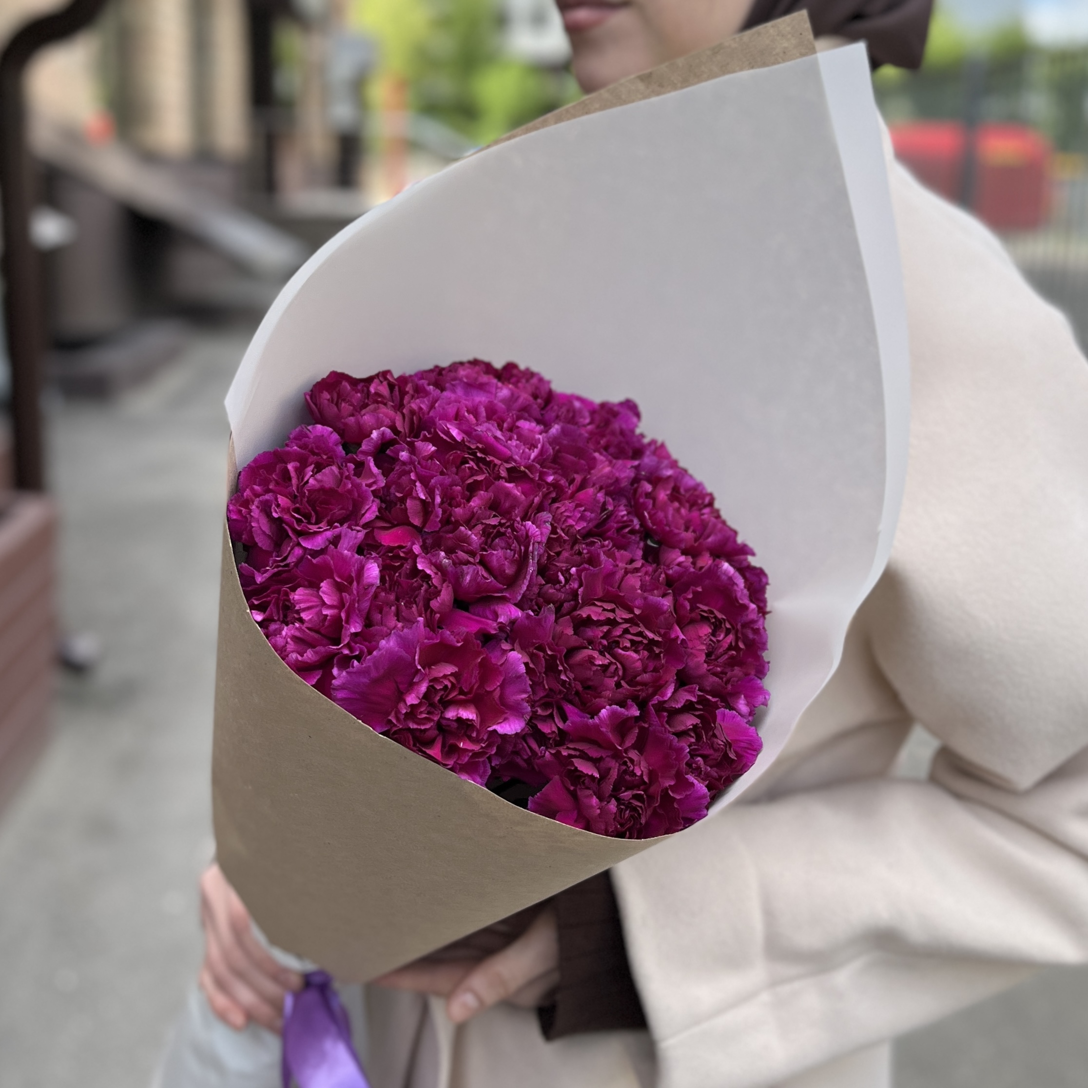 25 фиолетовых гвоздик
