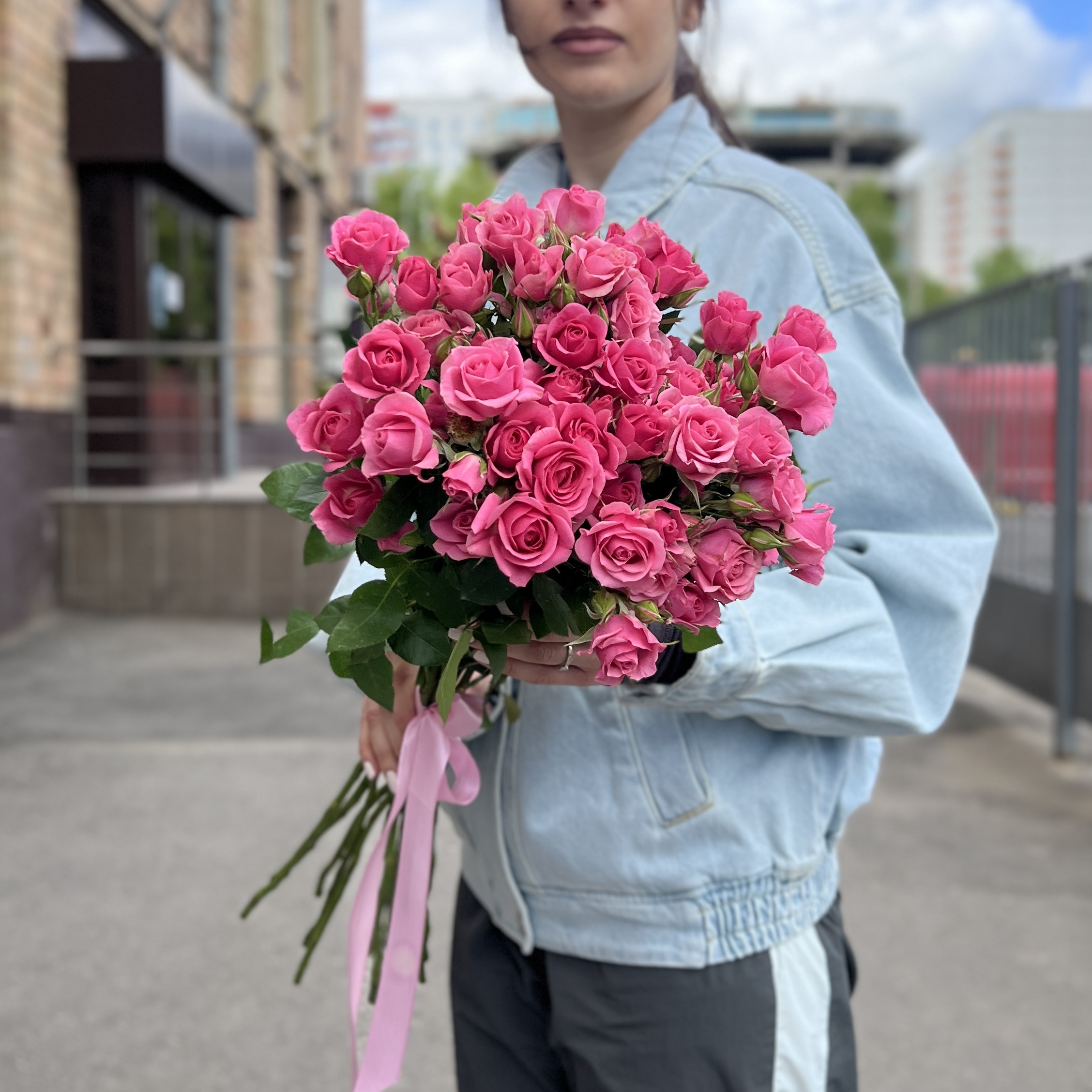 11 кустовых роз Эйлин 70 см