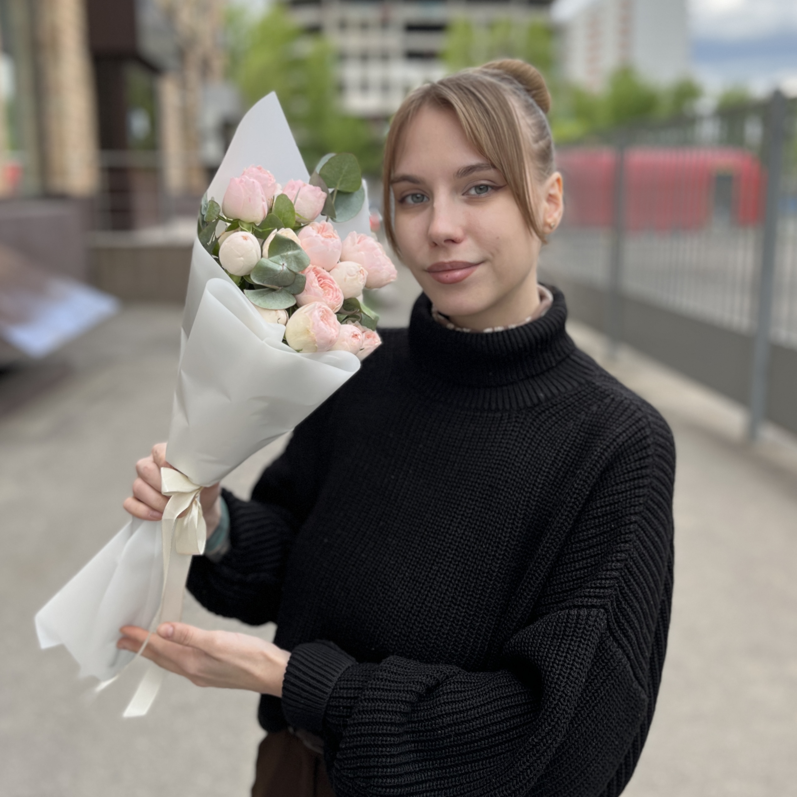 5 кустовых пионовидных роз Мансфилд парк 50см