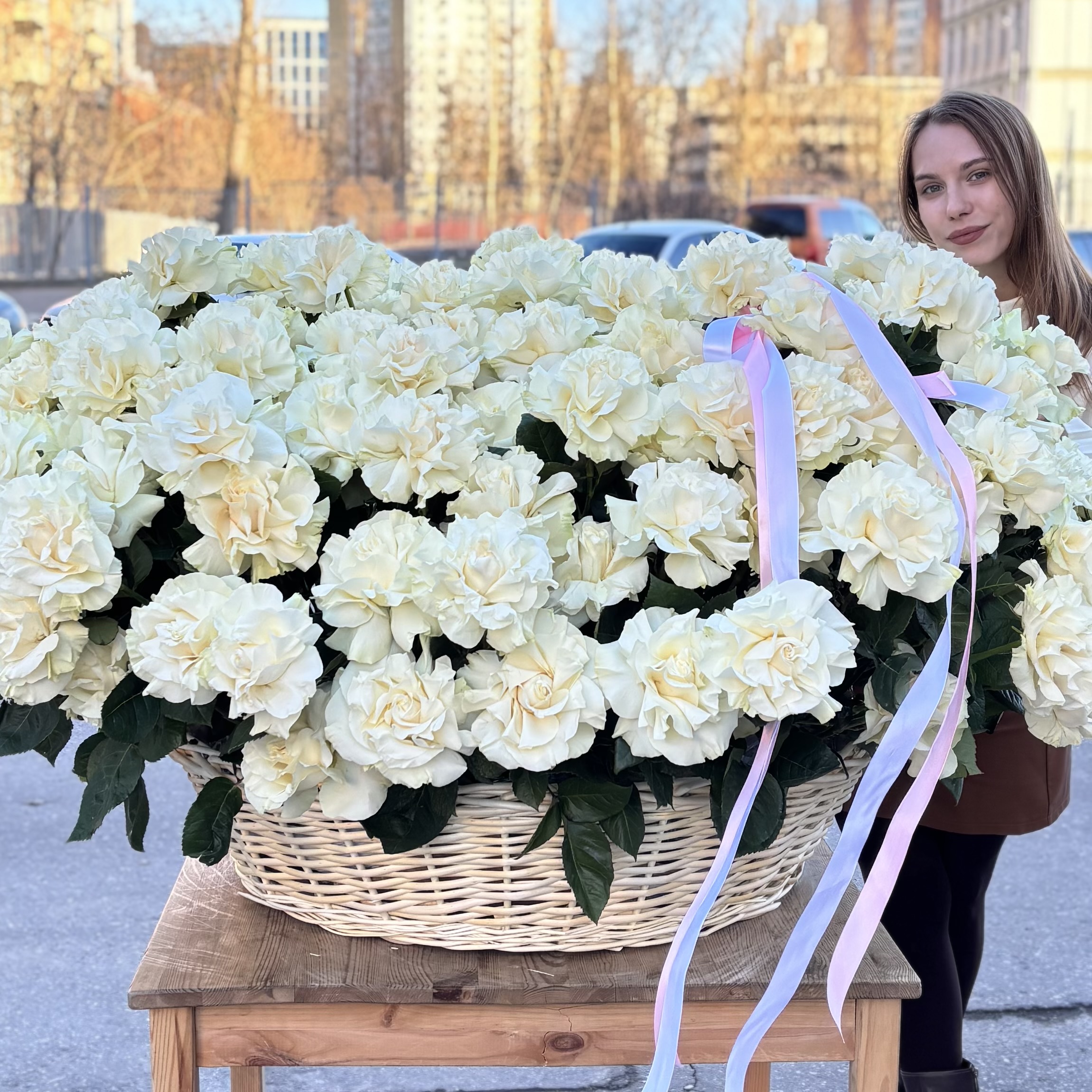 151 французская Роза Мондиаль в корзине