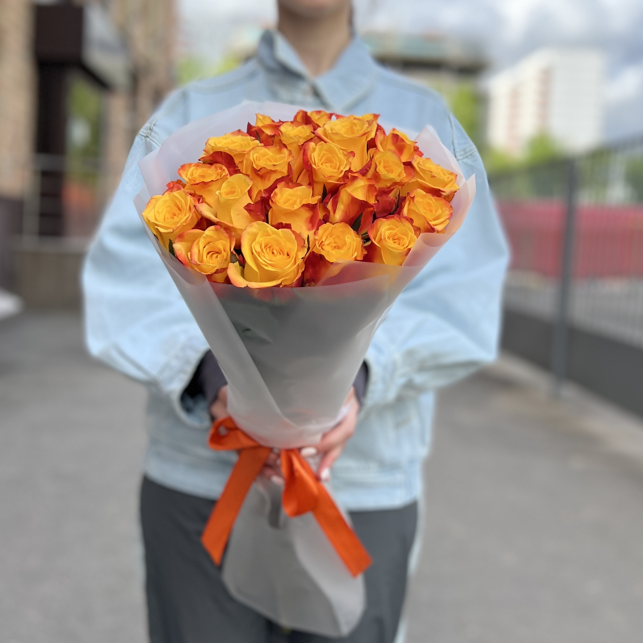 25 ярких роз Корфу 60 см