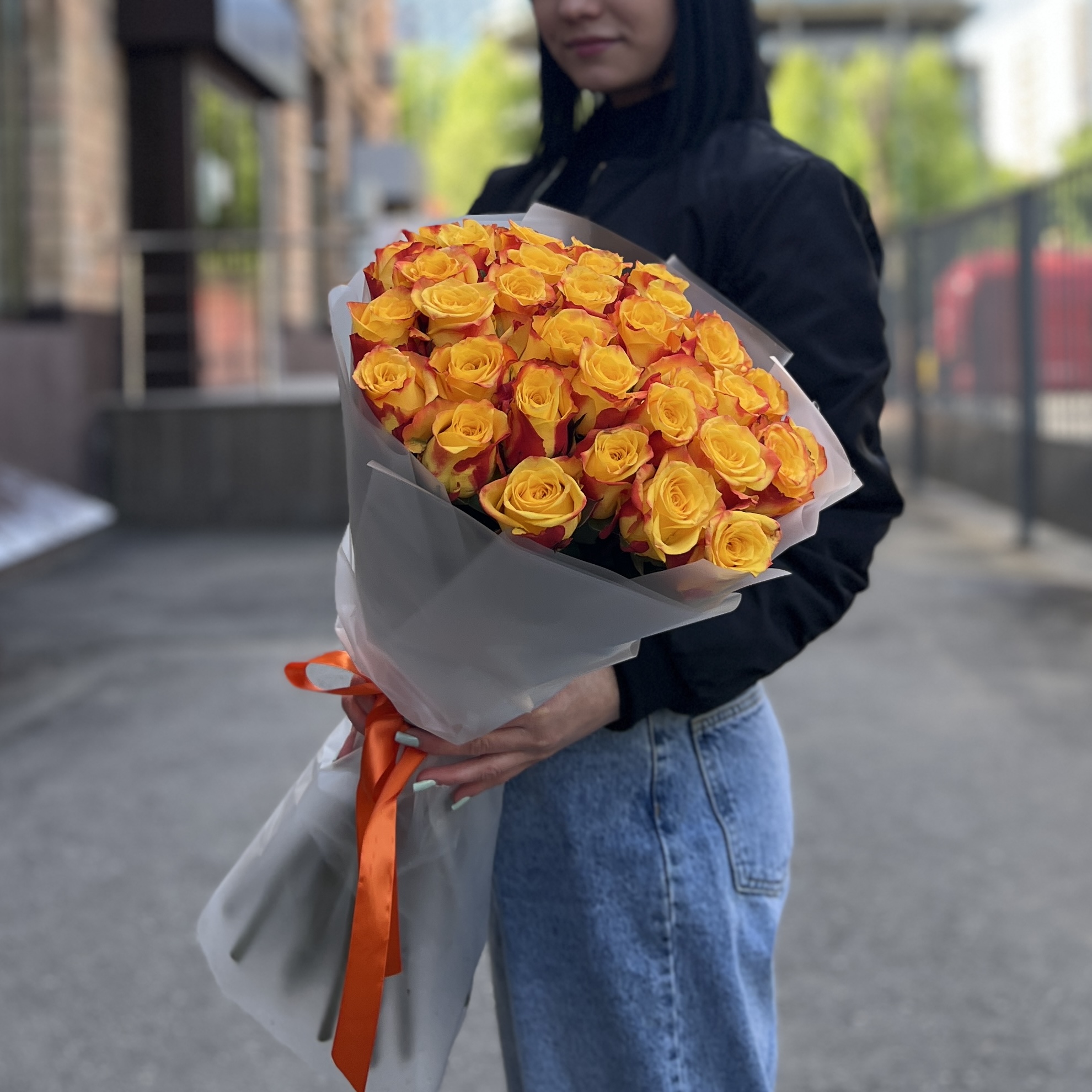 35 ярких роз Корфу 60 см