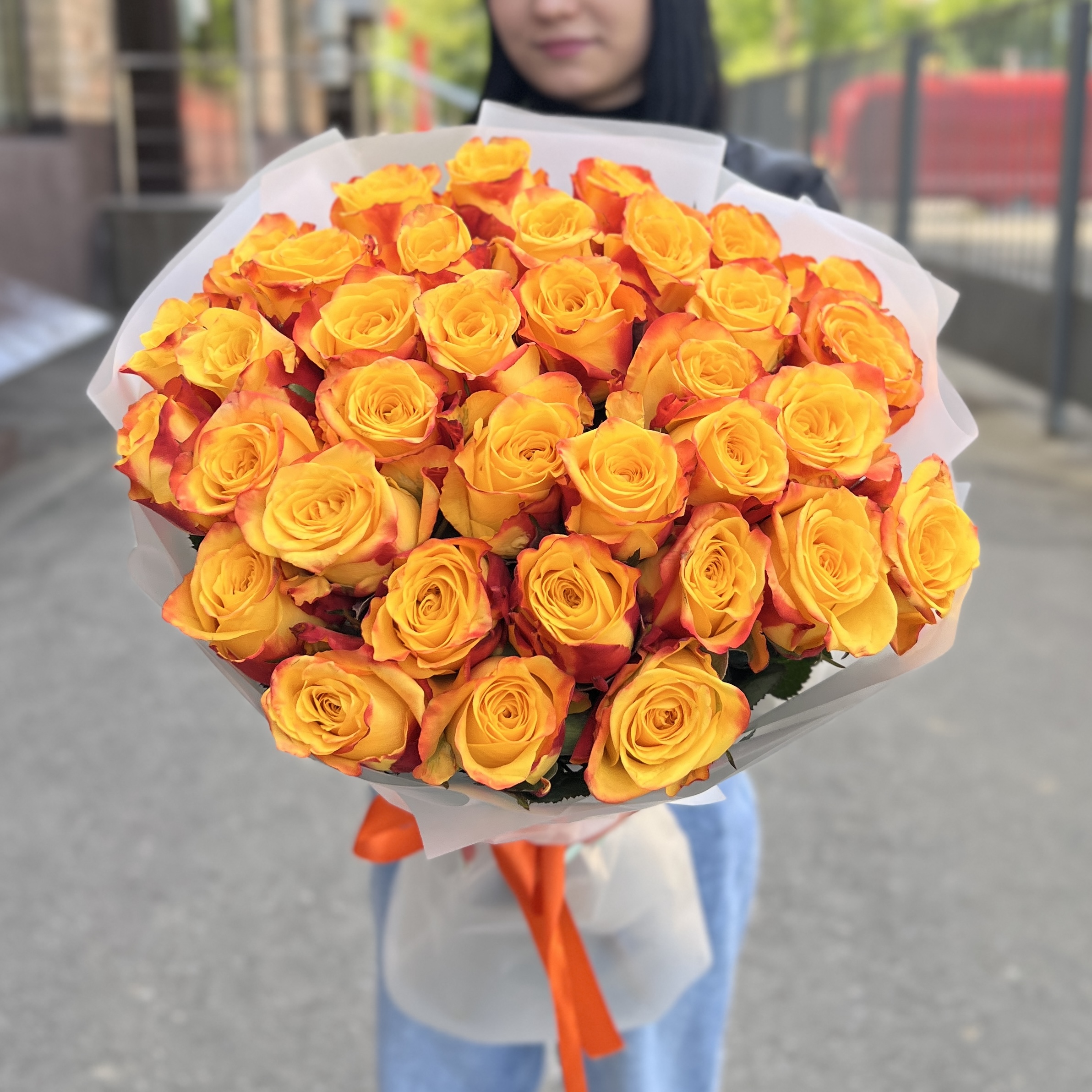 35 ярких роз Корфу 60 см