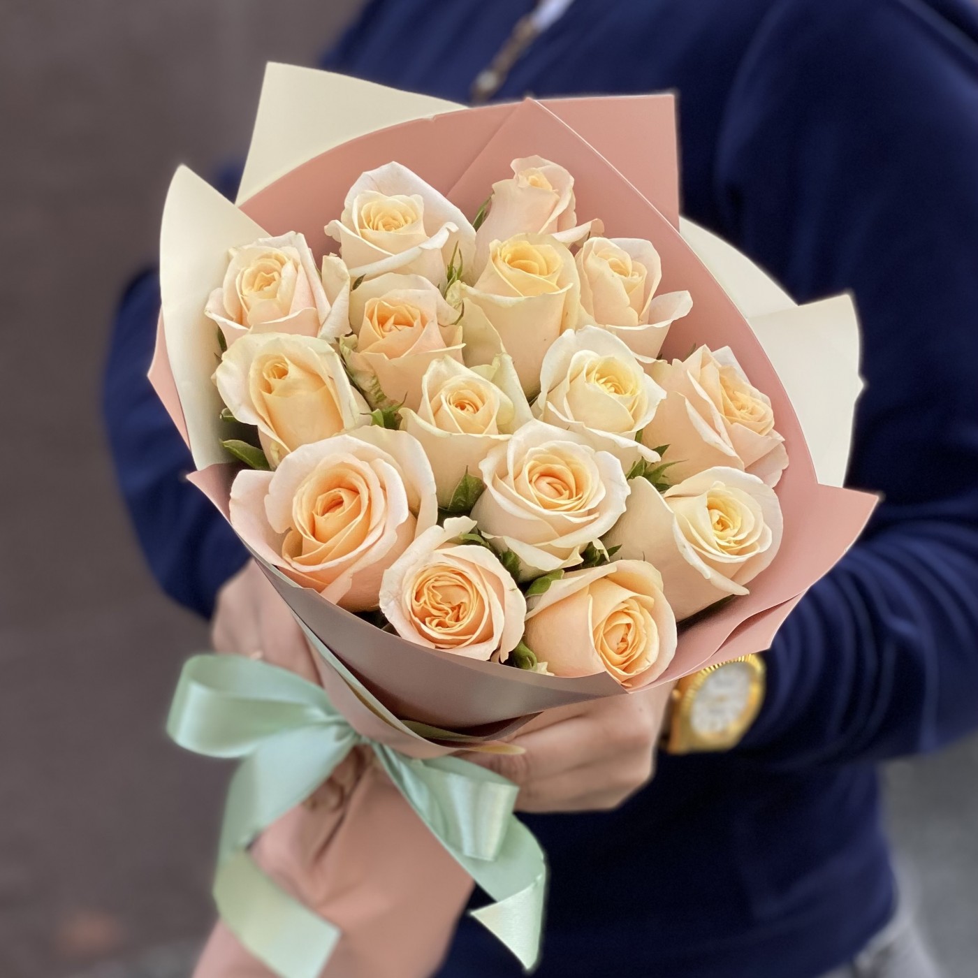 15 персиковых роз Кашмир
