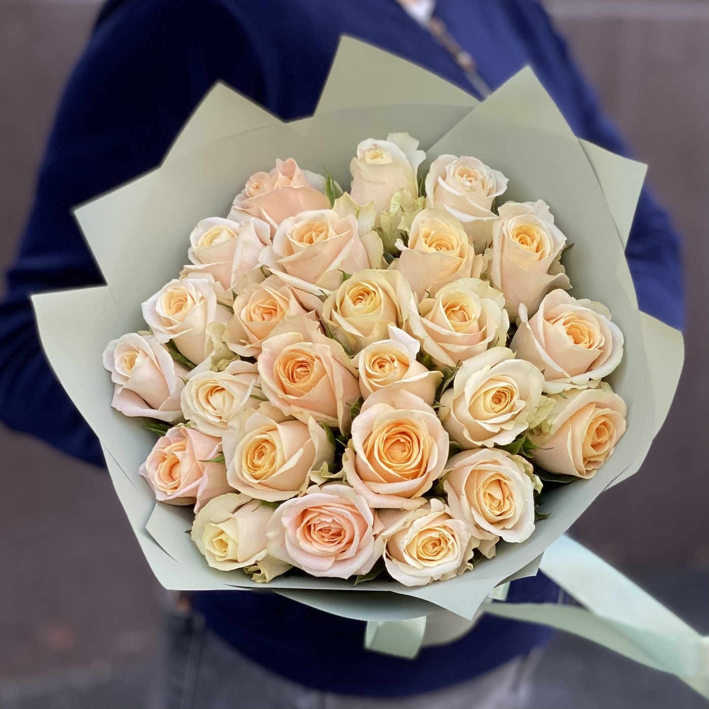 25 персиковых роз Кашмир