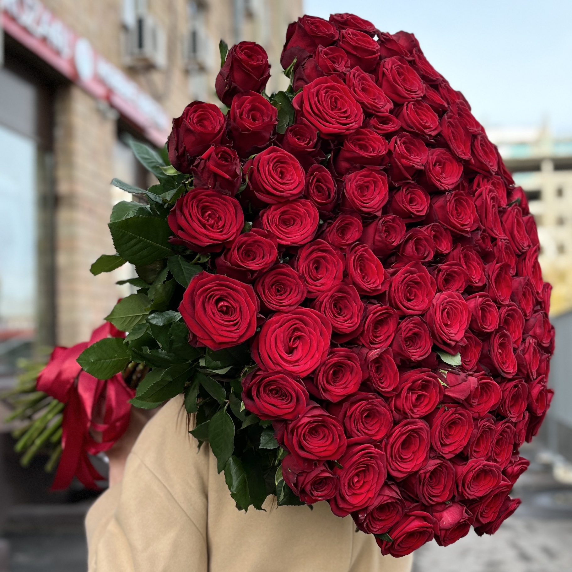101 высокая Роза на 50 лет совместной жизни