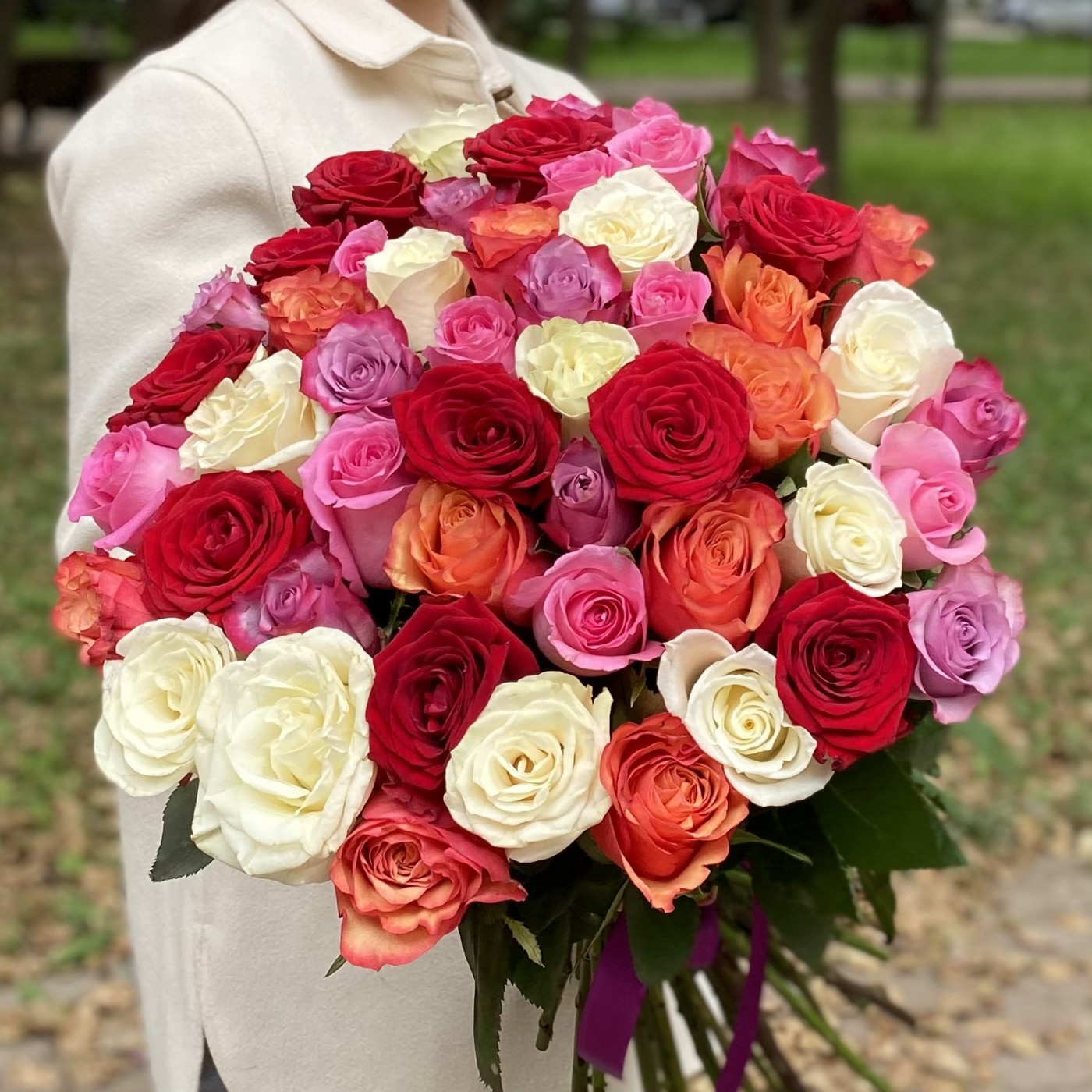 Микс из 51 розы 60 см Летние краски
