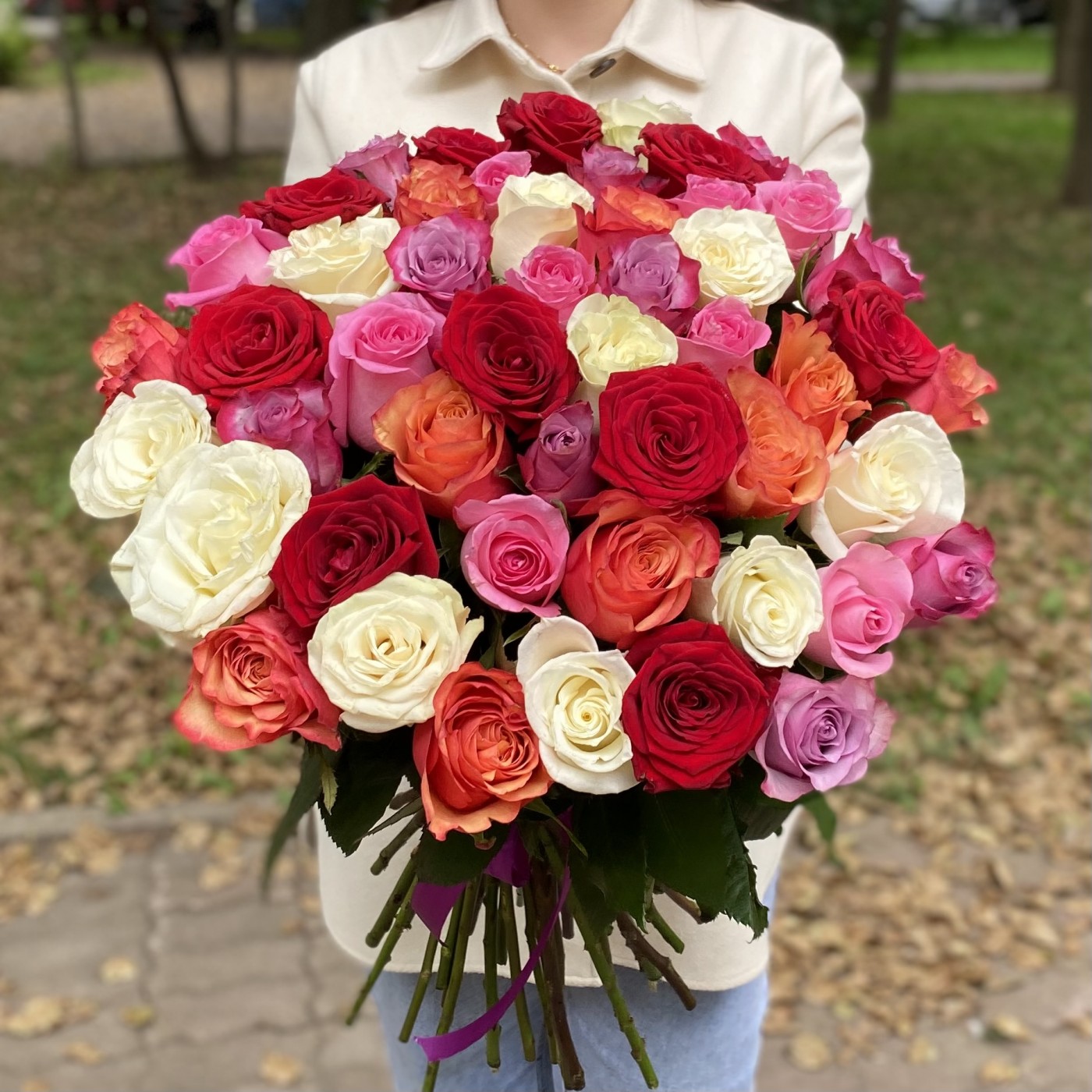 Микс из 51 розы 60 см Летние краски