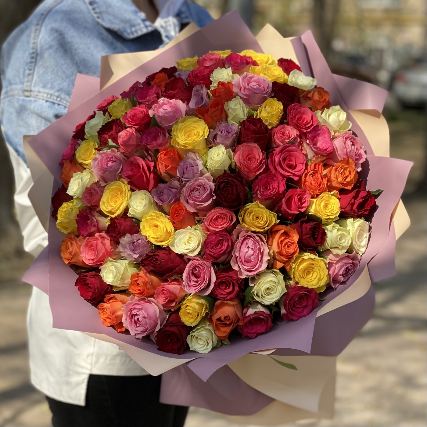 101 роза яркий микс 50 см