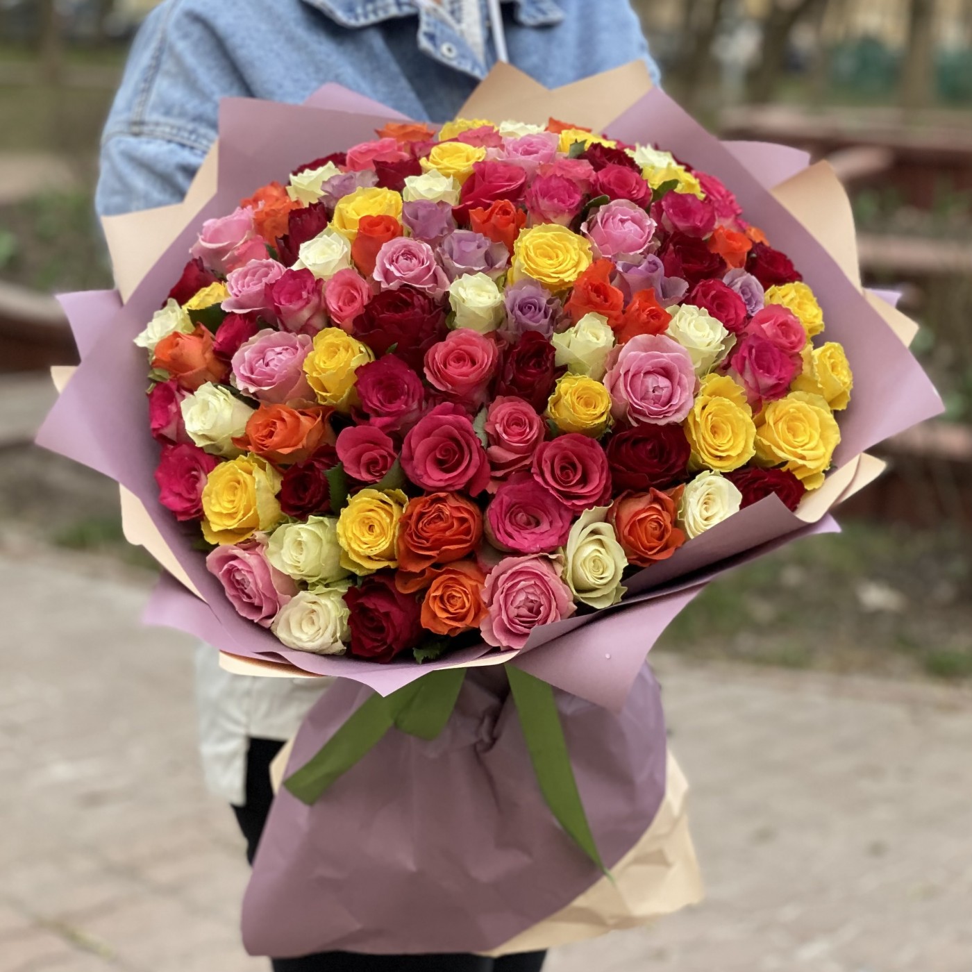 101 роза яркий микс 50 см