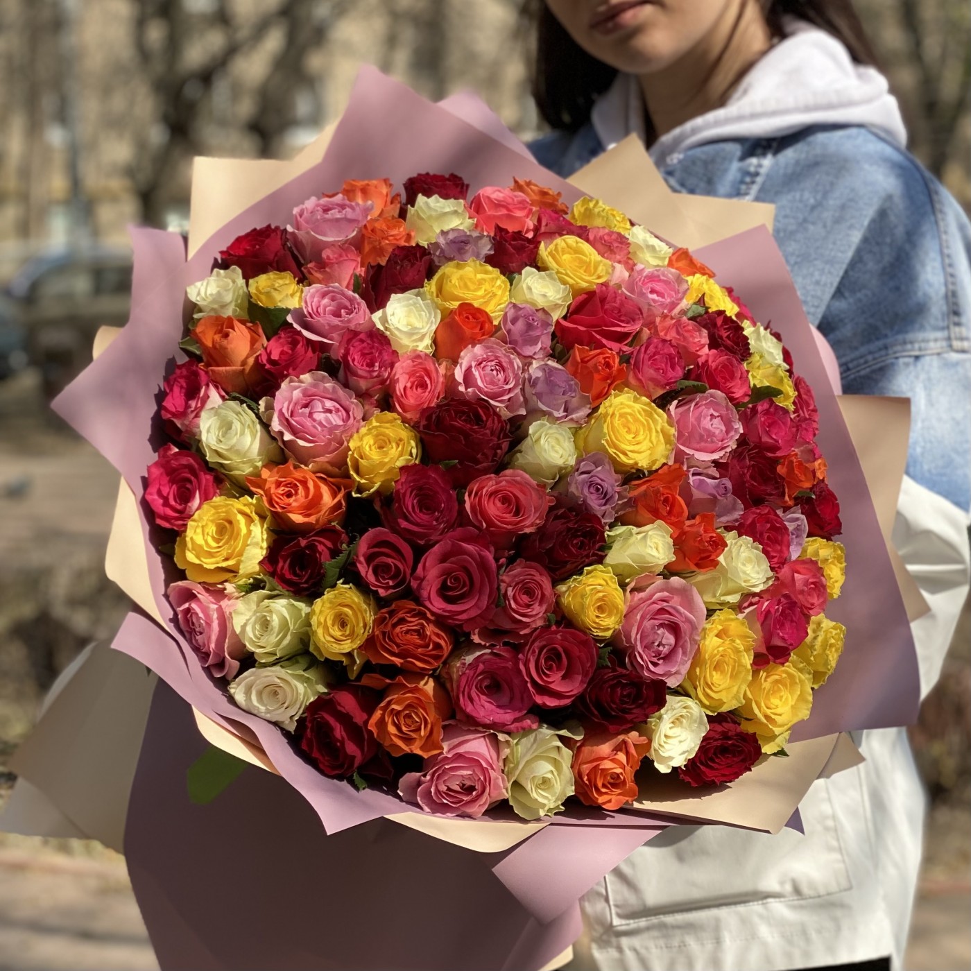 101 роза яркий микс 50 см