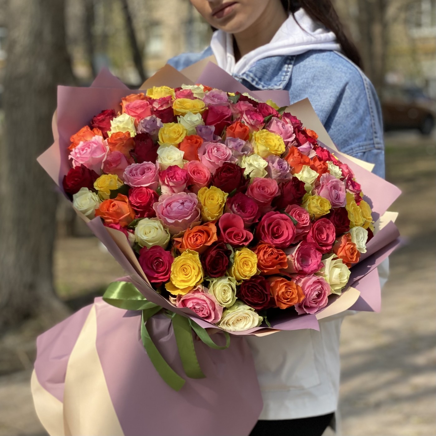 101 роза яркий микс 50 см