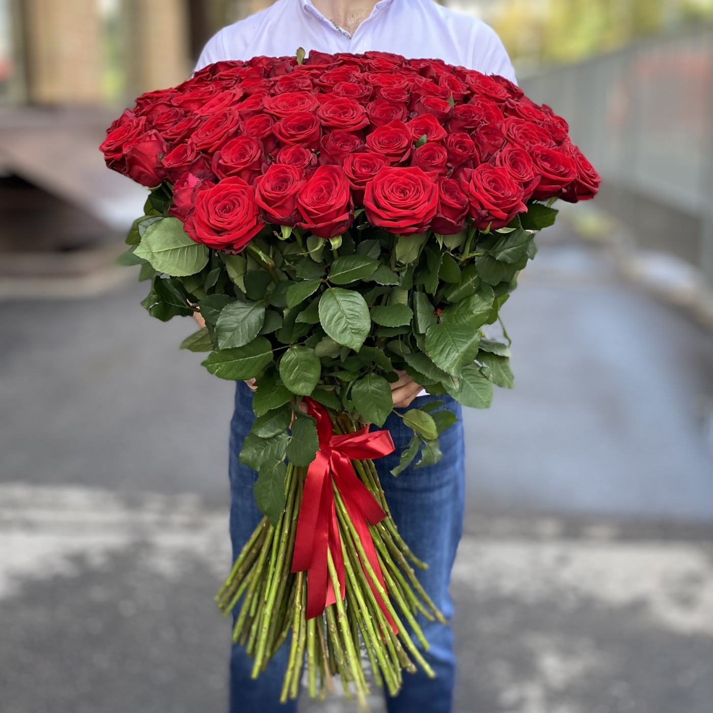 101 красная роза Ред Наоми 90 см