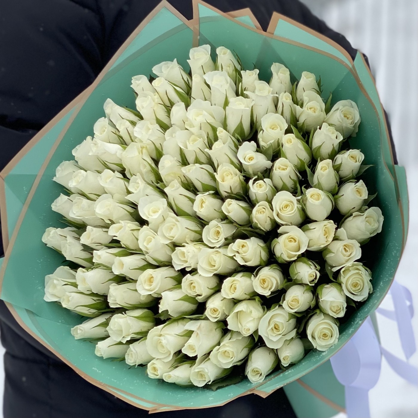 101 короткая белая роза 30 см